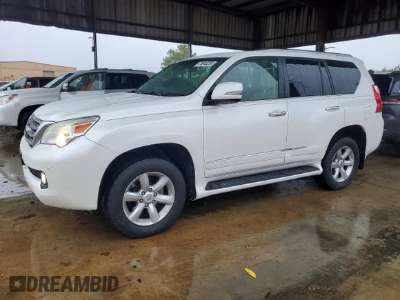 ✅ 2013 Lexus GX 460 • VIN: JTJBM7FX7D5056288 • Лот: 76040295. Опубліковано раніше на Copart з пробігом 202 716 миль. Безкоштовний доступ до архіву аукціонних продажів зі США та докладний звіт про історію автомобіля на DreamBid. Зображення 1.