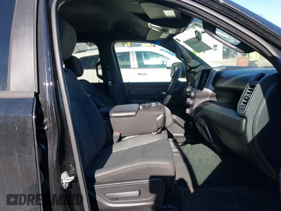 ✅ 2024 Ram 1500 Tradesman • VIN: 1C6SRFCT0RN109685 • Lot: 44560771. Wystawiony na IAAI z przebiegiem 15 863 mil. Bezpłatny archiwum sprzedaży aukcyjnych z USA i szczegółowy raport historii pojazdu na DreamBid. Zdjęcie 5.