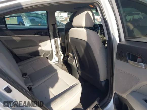 ✅ 2018 Hyundai Elantra Value Edition • VIN: 5NPD84LF8JH289487 • Lot: 44594023. Wystawiony na IAAI z przebiegiem 103 050 mil. Bezpłatny archiwum sprzedaży aukcyjnych z USA i szczegółowy raport historii pojazdu na DreamBid. Zdjęcie 8.