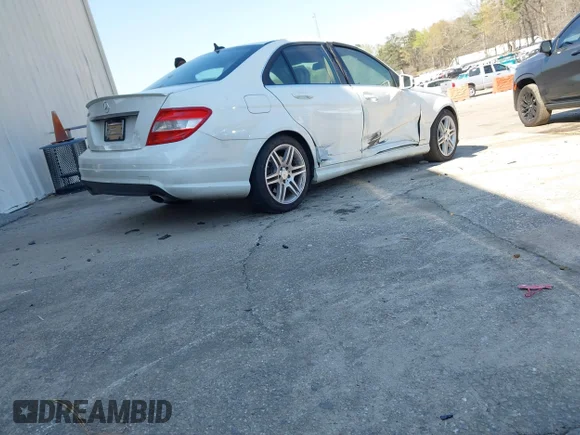 ✅ 2010 Mercedes-Benz C 350 Sport • VIN: WDDGF5GB9AR112350 • Lot: 44660461. Wystawiony na IAAI z przebiegiem 230 165 mil. Bezpłatny archiwum sprzedaży aukcyjnych z USA i szczegółowy raport historii pojazdu na DreamBid. Zdjęcie 4.