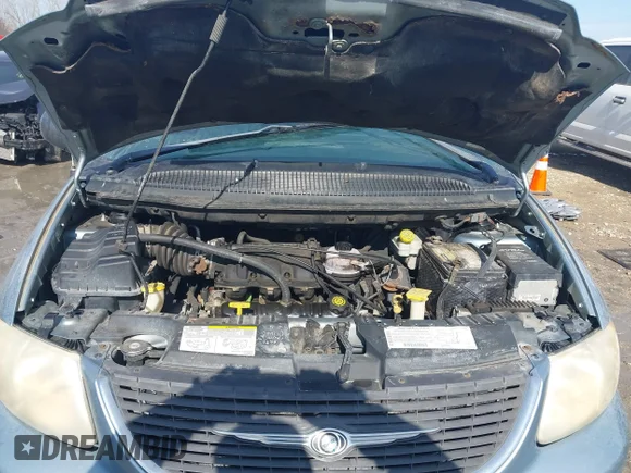 ✅ 2003 Chrysler Town & Country LX • VIN: 2C4GP44333R167422 • Lot: 44460943. Listed on IAAI with 225,326 mi. Free auction sales archive from the USA and detailed vehicle history report at DreamBid. Image 10.