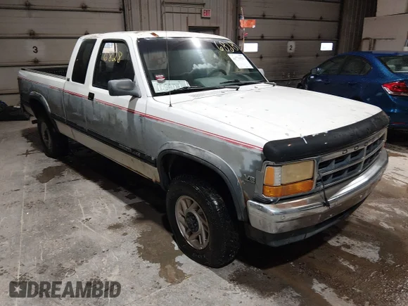 ✅ 1993 Dodge Dakota • VIN: 1B7GG23Y5PS231367 • Lot: 44776828. Wystawiony na IAAI z przebiegiem 68 922 mil. Bezpłatny archiwum sprzedaży aukcyjnych z USA i szczegółowy raport historii pojazdu na DreamBid. Zdjęcie 1.