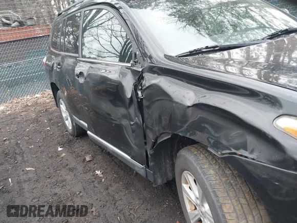 ✅ 2013 Toyota Highlander SE • VIN: 5TDBK3EH6DS248128 • Lot: 44339281. Listed on IAAI with 178,098 mi. Free auction sales archive from the USA and detailed vehicle history report at DreamBid. Image 6.
