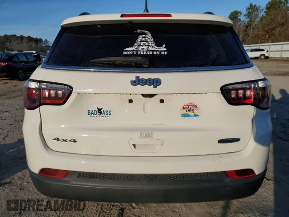 ✅ 2018 Jeep Compass Latitude • VIN: 3C4NJDBB1JT239926 • Лот: 71083242. Опубліковано раніше на Copart з пробігом 50 332 миль. Безкоштовний доступ до архіву аукціонних продажів зі США та докладний звіт про історію автомобіля на DreamBid. Зображення 6.