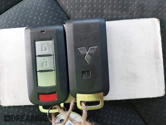 ✅ 2023 Mitsubishi Eclipse Cross SE • VIN: JA4ATWAA8PZ049985 • Lot: 44447889. Wystawiony na IAAI z przebiegiem 66 510 mil. Bezpłatny archiwum sprzedaży aukcyjnych z USA i szczegółowy raport historii pojazdu na DreamBid. Zdjęcie 11.