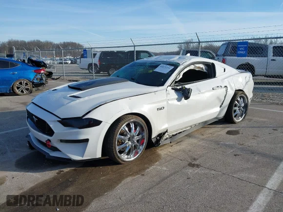 ✅ 2020 Ford Mustang GT Premium • VIN: 1FA6P8CFXL5181433 • Lot: 44071291. Wystawiony na IAAI z przebiegiem 43 202 mil. Bezpłatny archiwum sprzedaży aukcyjnych z USA i szczegółowy raport historii pojazdu na DreamBid. Zdjęcie 17.