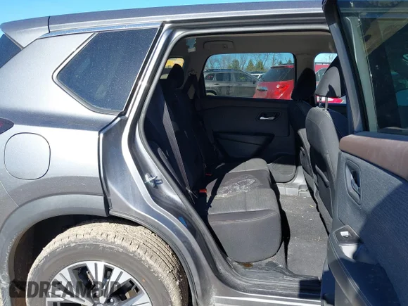 ✅ 2021 Nissan Rogue SV • VIN: 5N1AT3BB0MC773370 • Lot: 44418002. Wystawiony na IAAI z przebiegiem 112 568 mil. Bezpłatny archiwum sprzedaży aukcyjnych z USA i szczegółowy raport historii pojazdu na DreamBid. Zdjęcie 8.