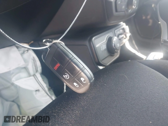 ✅ 2020 Jeep Renegade Latitude • VIN: ZACNJBBB8LPL21471 • Lot: 42847614. Wystawiony na IAAI z przebiegiem 87 939 mil. Bezpłatny archiwum sprzedaży aukcyjnych z USA i szczegółowy raport historii pojazdu na DreamBid. Zdjęcie 11.