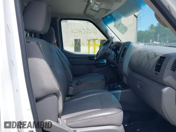 ✅ 2019 Nissan NV Cargo S • VIN: 1N6BF0KM3KN805324 • Lot: 42557126. Wystawiony na IAAI z przebiegiem 203 114 mil. Bezpłatny archiwum sprzedaży aukcyjnych z USA i szczegółowy raport historii pojazdu na DreamBid. Zdjęcie 5.