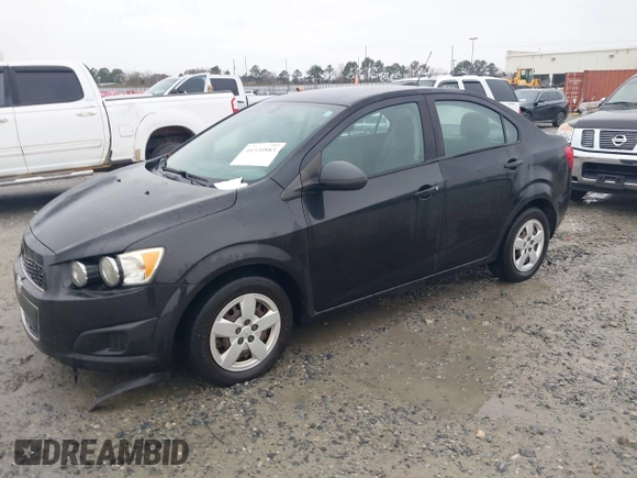 ✅ 2015 Chevrolet Sonic LS • VIN: 1G1JA5SH1F4140571 • Lot: 44320883. Wystawiony na IAAI z przebiegiem 83 316 mil. Bezpłatny archiwum sprzedaży aukcyjnych z USA i szczegółowy raport historii pojazdu na DreamBid. Zdjęcie 2.