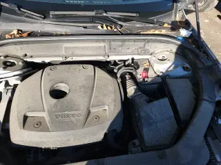 ✅ 2018 Volvo XC60 Momentum • VIN: YV4A22RK4J1018802 • Lot: 95444935. Listed on Copart with 102,635 mi. Free auction sales archive from the USA and detailed vehicle history report at DreamBid. Image 14.