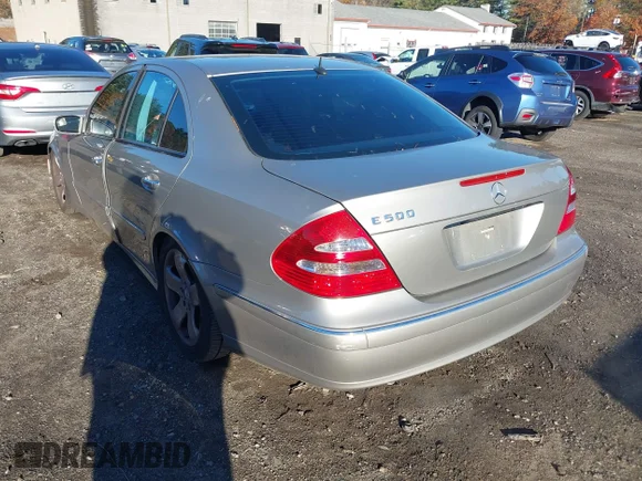 ✅ 2006 Mercedes-Benz E 500 • VIN: WDBUF70J36A846562 • Lot: 43602451. Wystawiony na IAAI z przebiegiem 105 138 mil. Bezpłatny archiwum sprzedaży aukcyjnych z USA i szczegółowy raport historii pojazdu na DreamBid. Zdjęcie 3.