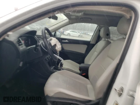 ✅ 2020 Volkswagen Tiguan SE • VIN: 3VV3B7AXXLM034719 • Лот: 37372293. Опубліковано раніше на Copart з пробігом 30 409 миль. Безкоштовний доступ до архіву аукціонних продажів зі США та докладний звіт про історію автомобіля на DreamBid. Зображення 7.