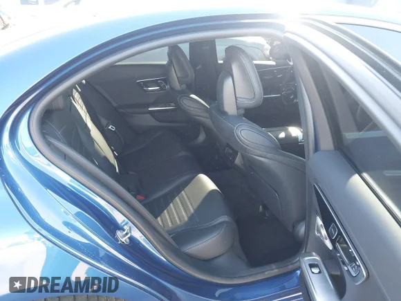 ✅ 2024 Mercedes-Benz C 43 AMG • VIN: W1KAF8HB7RR160091 • Lot: 43500374. Wystawiony na IAAI z przebiegiem 11 432 mil. Bezpłatny archiwum sprzedaży aukcyjnych z USA i szczegółowy raport historii pojazdu na DreamBid. Zdjęcie 8.