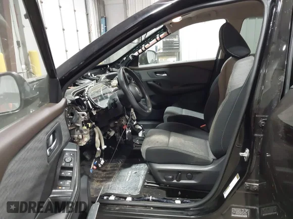 ✅ 2021 Nissan Rogue SV • VIN: JN8AT3BB0MW215185 • Lot: 43364986. Wystawiony na IAAI z przebiegiem 32 851 mil. Bezpłatny archiwum sprzedaży aukcyjnych z USA i szczegółowy raport historii pojazdu na DreamBid. Zdjęcie 5.