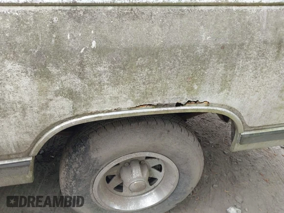 ✅ 1986 Dodge Trucks • VIN: 1B7HD14T7GS103836 • Lot: 42086259. Wystawiony na IAAI z przebiegiem 83 201 mil. Bezpłatny archiwum sprzedaży aukcyjnych z USA i szczegółowy raport historii pojazdu na DreamBid. Zdjęcie 6.