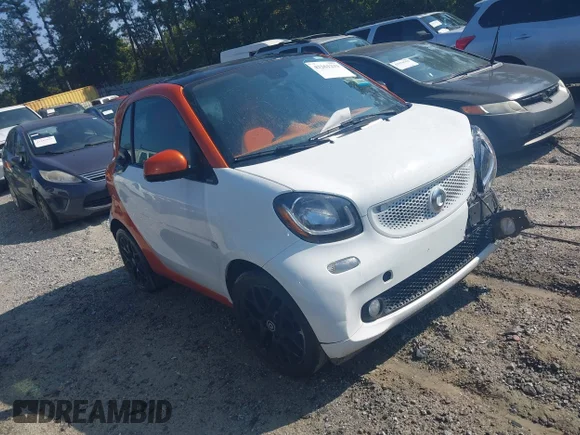 ✅ 2016 Smart fortwo Passion • VIN: WMEFJ5DA7GK059750 • Lot: 43261233. Wystawiony na IAAI z przebiegiem 83 881 mil. Bezpłatny archiwum sprzedaży aukcyjnych z USA i szczegółowy raport historii pojazdu na DreamBid. Zdjęcie 1.