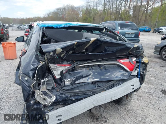 ✅ 2017 Toyota Camry LE • VIN: 4T1BF1FK7HU281915 • Lot: 44985633. Wystawiony na IAAI z przebiegiem 84 017 mil. Bezpłatny archiwum sprzedaży aukcyjnych z USA i szczegółowy raport historii pojazdu na DreamBid. Zdjęcie 6.