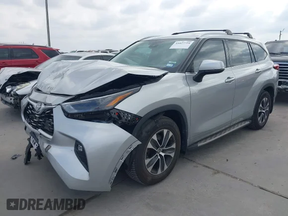 ✅ 2022 Toyota Highlander XLE • VIN: 5TDGZRAH3NS547975 • Lot: 44427724. Wystawiony na IAAI z przebiegiem 46 096 mil. Bezpłatny archiwum sprzedaży aukcyjnych z USA i szczegółowy raport historii pojazdu na DreamBid. Zdjęcie 2.
