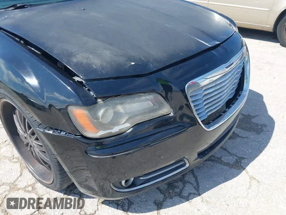 ✅ 2014 Chrysler 300 • VIN: 2C3CCAAG2EH259974 • Лот: 44585933. Опубліковано раніше на IAAI з пробігом 226 935 миль. Безкоштовний доступ до архіву аукціонних продажів зі США та докладний звіт про історію автомобіля на DreamBid. Зображення 6.