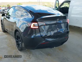 ✅ 2024 Tesla Model Y Long Range • VIN: 7SAYGAEE3RF039918 • Lot: 42245381. Wystawiony na IAAI z przebiegiem 23 888 mil. Bezpłatny archiwum sprzedaży aukcyjnych z USA i szczegółowy raport historii pojazdu na DreamBid. Zdjęcie 20.