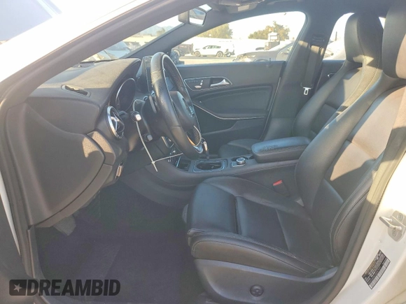 ✅ 2018 Mercedes-Benz CLA 250 • VIN: WDDSJ4EB2JN557977 • Lot: 99108765. Wystawiony na Copart z przebiegiem 129 069 mil. Bezpłatny archiwum sprzedaży aukcyjnych z USA i szczegółowy raport historii pojazdu na DreamBid. Zdjęcie 7.