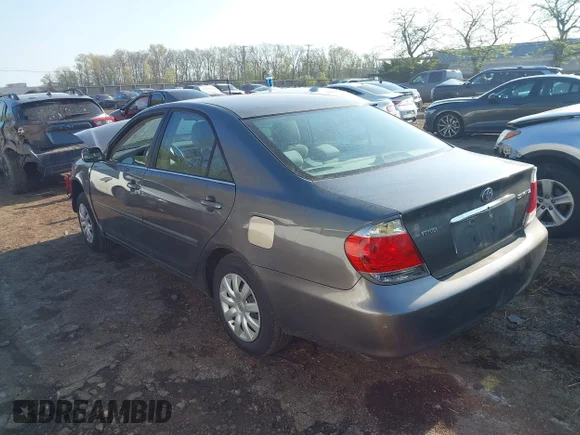 ✅ 2005 Toyota Camry LE • VIN: 4T1BE30K95U977002 • Lot: 44934436. Wystawiony na IAAI z przebiegiem 181 327 mil. Bezpłatny archiwum sprzedaży aukcyjnych z USA i szczegółowy raport historii pojazdu na DreamBid. Zdjęcie 3.