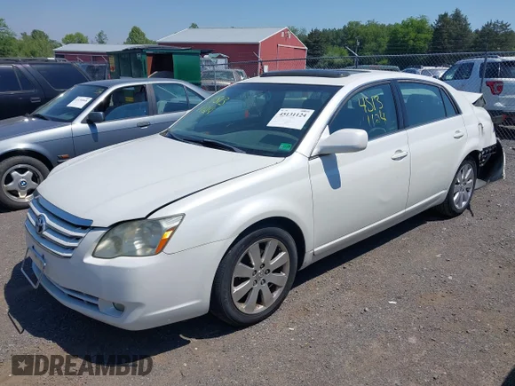 ✅ 2005 Toyota Avalon XLS • VIN: 4T1BK36B15U043982 • Lot: 45131124. Wystawiony na IAAI z przebiegiem 92 951 mil. Bezpłatny archiwum sprzedaży aukcyjnych z USA i szczegółowy raport historii pojazdu na DreamBid. Zdjęcie 2.