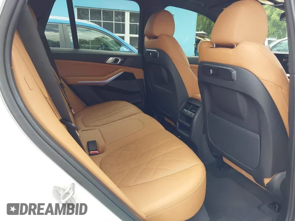 ✅ 2024 BMW X5 sDrive40i • VIN: 5UX13EU09R9U74202 • Lot: 43237087. Wystawiony na IAAI z przebiegiem 36 781 mil. Bezpłatny archiwum sprzedaży aukcyjnych z USA i szczegółowy raport historii pojazdu na DreamBid. Zdjęcie 8.