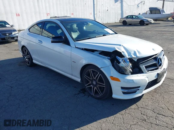 ✅ 2013 Mercedes-Benz C 250 • VIN: WDDGJ4HB1DF960509 • Lot: 44731775. Wystawiony na IAAI z przebiegiem Nie podano. Bezpłatny archiwum sprzedaży aukcyjnych z USA i szczegółowy raport historii pojazdu na DreamBid. Zdjęcie 1.