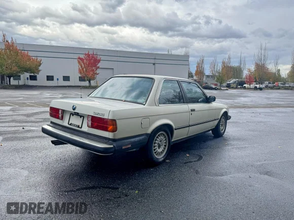 ✅ 1987 BMW 3 Series 325 • VIN: WBAAB5405H9694100 • Lot: 75049595. Listed on Copart with 124,751 mi. Free auction sales archive from the USA and detailed vehicle history report at DreamBid. Image 4.