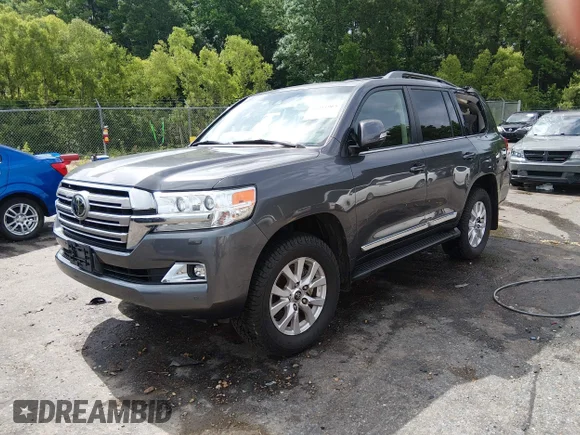 ✅ 2020 Toyota Land Cruiser • VIN: JTMCY7AJ0L4087904 • Lot: 45211965. Wystawiony na IAAI z przebiegiem 70 605 mil. Bezpłatny archiwum sprzedaży aukcyjnych z USA i szczegółowy raport historii pojazdu na DreamBid. Zdjęcie 2.