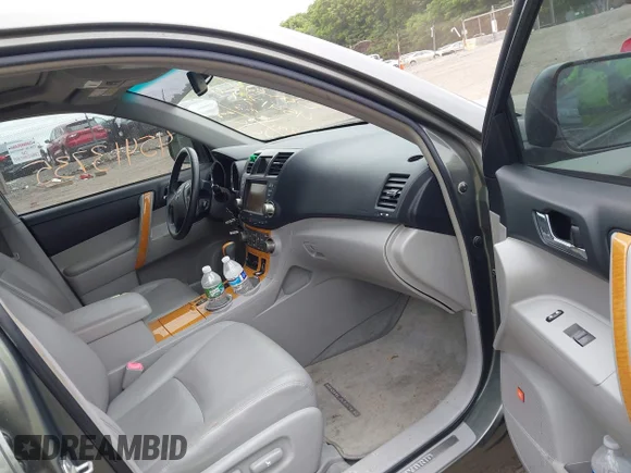 ✅ 2008 Toyota Highlander Limited • VIN: JTEEW44A782000166 • Lot: 45413735. Wystawiony na IAAI z przebiegiem 219 320 mil. Bezpłatny archiwum sprzedaży aukcyjnych z USA i szczegółowy raport historii pojazdu na DreamBid. Zdjęcie 5.