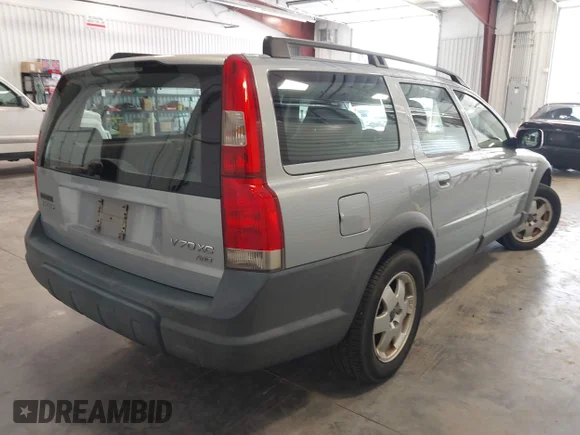 ✅ 2002 Volvo V70 • VIN: YV1SZ58D321051356 • Лот: 42617624. Опубліковано раніше на IAAI з пробігом 135 897 миль. Безкоштовний доступ до архіву аукціонних продажів зі США та докладний звіт про історію автомобіля на DreamBid. Зображення 4.