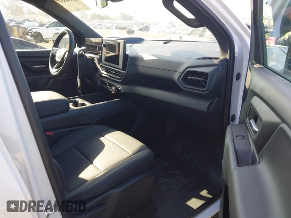 ✅ 2024 Chevrolet Silverado EV Work Truck • VIN: 1GC10UED1RU201421 • Лот: 42396893. Опубліковано раніше на IAAI з пробігом 4 144 миль. Безкоштовний доступ до архіву аукціонних продажів зі США та докладний звіт про історію автомобіля на DreamBid. Зображення 5.