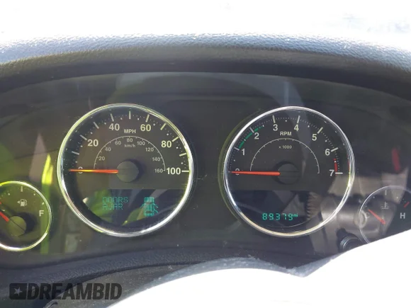 ✅ 2017 Jeep Wrangler Unlimited Sport • VIN: 1C4BJWDG5HL562454 • Lot: 44833017. Wystawiony na IAAI z przebiegiem 89 379 mil. Bezpłatny archiwum sprzedaży aukcyjnych z USA i szczegółowy raport historii pojazdu na DreamBid. Zdjęcie 7.