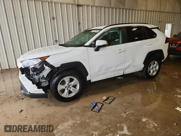 ✅ 2021 Toyota RAV4 XLE • VIN: 2T3P1RFV4MW178157 • Lot: 77892045. Wystawiony na Copart z przebiegiem 87 472 mil. Bezpłatny archiwum sprzedaży aukcyjnych z USA i szczegółowy raport historii pojazdu na DreamBid. Zdjęcie 1.