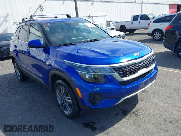 ✅ 2021 Kia Seltos S • VIN: KNDEUCAA8M7156013 • Лот: 42870760. Опубликован ранее на IAAI с пробегом 67 863 миль. Бесплатный доступ к архиву аукционных продаж из США и подробный отчёт об истории автомобиля на DreamBid. Изображение 1.