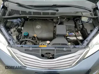 ✅ 2017 Toyota Sienna XLE • VIN: 5TDYZ3DC3HS781989 • Lot: 93470555. Wystawiony na Copart z przebiegiem 68 810 mil. Bezpłatny archiwum sprzedaży aukcyjnych z USA i szczegółowy raport historii pojazdu na DreamBid. Zdjęcie 14.