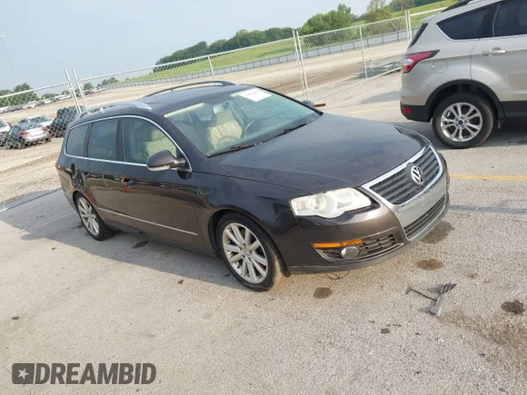 ✅ 2010 Volkswagen Passat Komfort • VIN: WVWXK7AN4AE113269 • Lot: 42954284. Wystawiony na IAAI z przebiegiem 171 868 mil. Bezpłatny archiwum sprzedaży aukcyjnych z USA i szczegółowy raport historii pojazdu na DreamBid. Zdjęcie 1.
