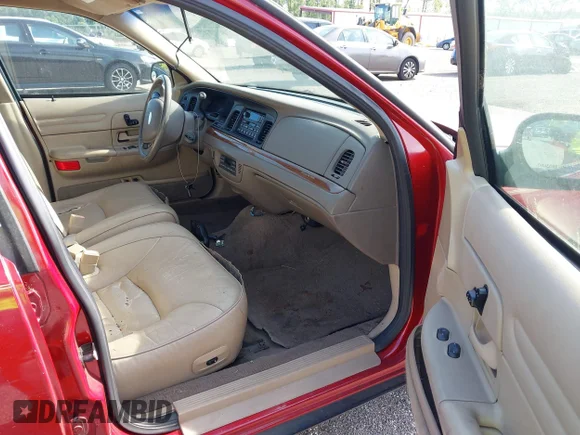 ✅ 2001 Ford Crown Victoria LX • VIN: 2FAFP74W41X150408 • Лот: 45091891. Опубліковано раніше на IAAI з пробігом 148 855 миль. Безкоштовний доступ до архіву аукціонних продажів зі США та докладний звіт про історію автомобіля на DreamBid. Зображення 5.