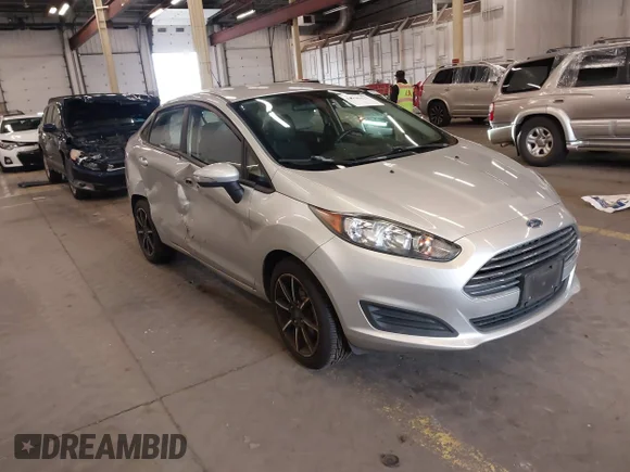 ✅ 2015 Ford Fiesta SE • VIN: 3FADP4BJXFM118157 • Lot: 44946423. Wystawiony na IAAI z przebiegiem 109 899 mil. Bezpłatny archiwum sprzedaży aukcyjnych z USA i szczegółowy raport historii pojazdu na DreamBid. Zdjęcie 1.