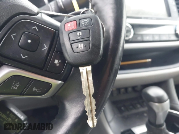 ✅ 2019 Toyota Highlander LE • VIN: 5TDBZRFH9KS971319 • Lot: 44766995. Wystawiony na IAAI z przebiegiem 80 257 mil. Bezpłatny archiwum sprzedaży aukcyjnych z USA i szczegółowy raport historii pojazdu na DreamBid. Zdjęcie 11.