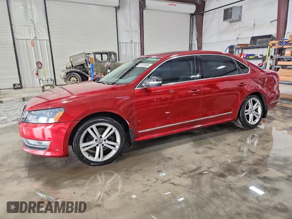 ✅ 2015 Volkswagen Passat SE • VIN: 1VWBV7A38FC077862 • Лот: 51474086. Опубликован ранее на Copart с пробегом 228 806 миль. Бесплатный доступ к архиву аукционных продаж из США и подробный отчёт об истории автомобиля на DreamBid. Изображение 1.