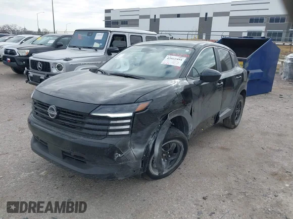 ✅ 2025 Nissan Kicks SV • VIN: 3N8AP6CA9SL419000 • Lot: 43922494. Wystawiony na IAAI z przebiegiem 8 657 mil. Bezpłatny archiwum sprzedaży aukcyjnych z USA i szczegółowy raport historii pojazdu na DreamBid. Zdjęcie 2.