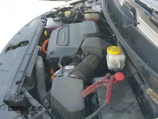 ✅ 2023 Chrysler Pacifica Hybrid Touring L • VIN: 2C4RC1L77PR618204 • Lot: 42736280. Wystawiony na IAAI z przebiegiem 74 611 mil. Bezpłatny archiwum sprzedaży aukcyjnych z USA i szczegółowy raport historii pojazdu na DreamBid. Zdjęcie 19.