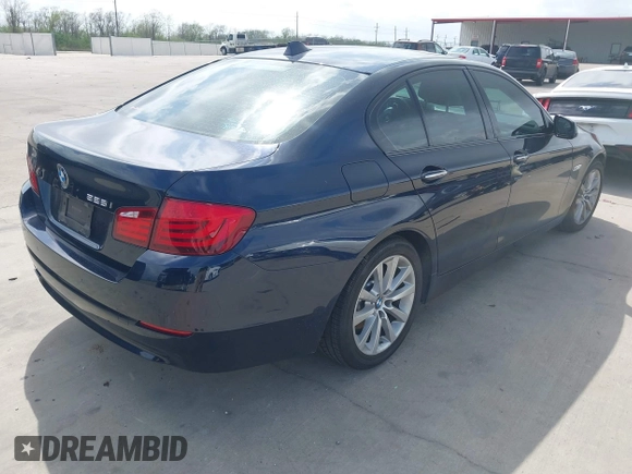 ✅ 2011 BMW 5 Series 528i • VIN: WBAFR1C52BC741438 • Lot: 44573262. Wystawiony na IAAI z przebiegiem 70 700 mil. Bezpłatny archiwum sprzedaży aukcyjnych z USA i szczegółowy raport historii pojazdu na DreamBid. Zdjęcie 4.