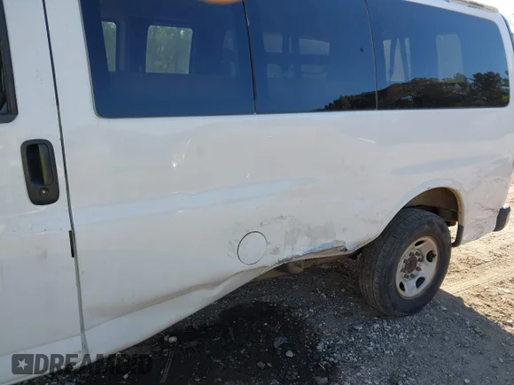 ✅ 2004 Chevrolet Express • VIN: 1GAGG25U241242850 • Lot: 43360875. Wystawiony na IAAI z przebiegiem 222 632 mil. Bezpłatny archiwum sprzedaży aukcyjnych z USA i szczegółowy raport historii pojazdu na DreamBid. Zdjęcie 6.