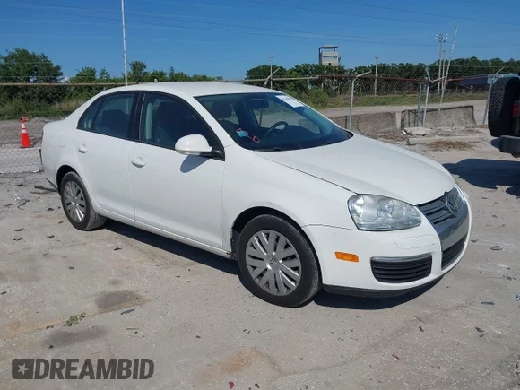 ✅ 2010 Volkswagen Jetta S • VIN: 3VWJZ7AJXAM001761 • Лот: 42340304. Опубликован ранее на IAAI с пробегом 101 742 миль. Бесплатный доступ к архиву аукционных продаж из США и подробный отчёт об истории автомобиля на DreamBid. Изображение 1.
