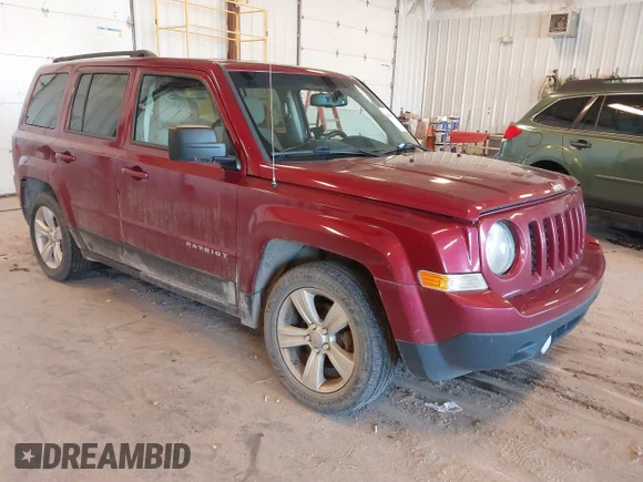 ✅ 2016 Jeep Patriot Latitude • VIN: 1C4NJPFB1GD590202 • Lot: 44828271. Wystawiony na IAAI z przebiegiem 203 613 mil. Bezpłatny archiwum sprzedaży aukcyjnych z USA i szczegółowy raport historii pojazdu na DreamBid. Zdjęcie 1.